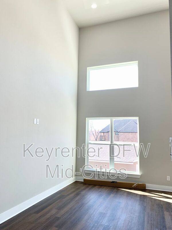 Townhouse for rent at 1431 Pearson St, Irving, TX 75061