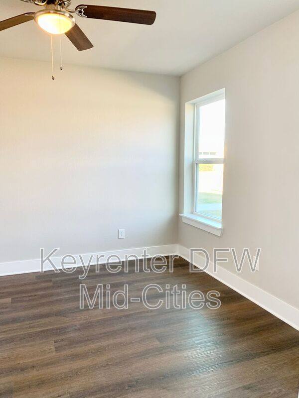 Townhouse for rent at 1431 Pearson St, Irving, TX 75061