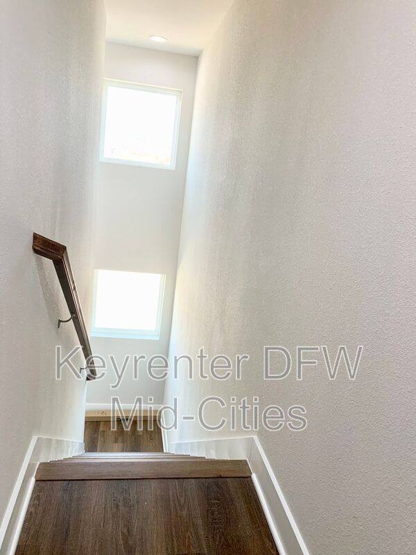 Townhouse for rent at 1431 Pearson St, Irving, TX 75061