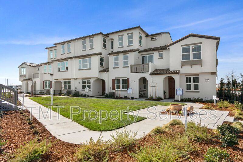 Townhouse for rent at 2957 Nimes Lane, Sacramento, CA 95834