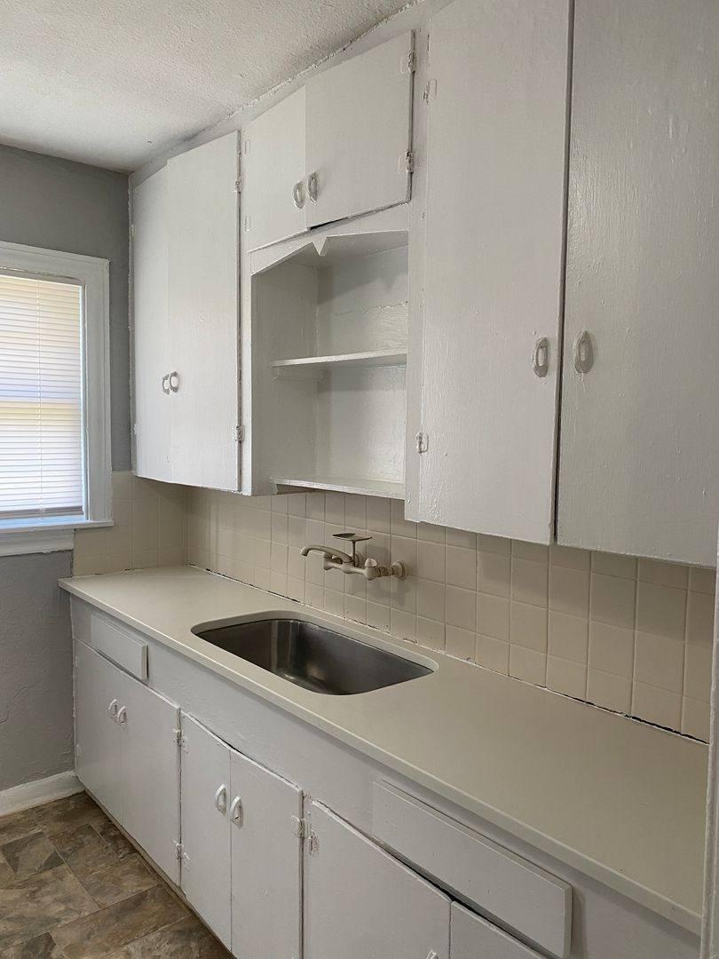 Apartment for rent at 947 Poinsettia, San Antonio, TX 78202