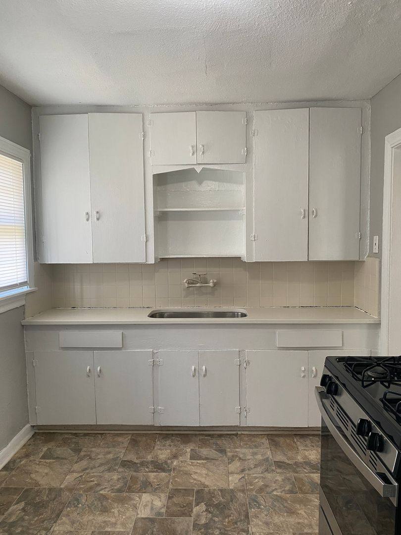 Apartment for rent at 947 Poinsettia, San Antonio, TX 78202