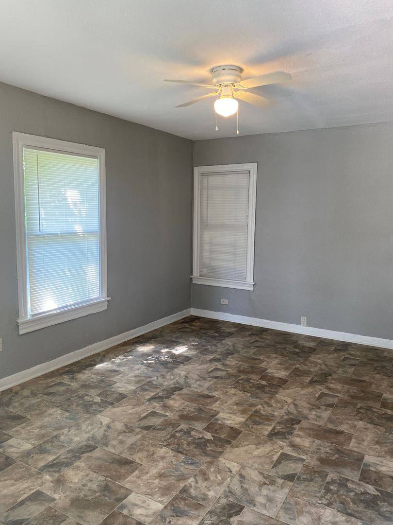 Apartment for rent at 947 Poinsettia, San Antonio, TX 78202