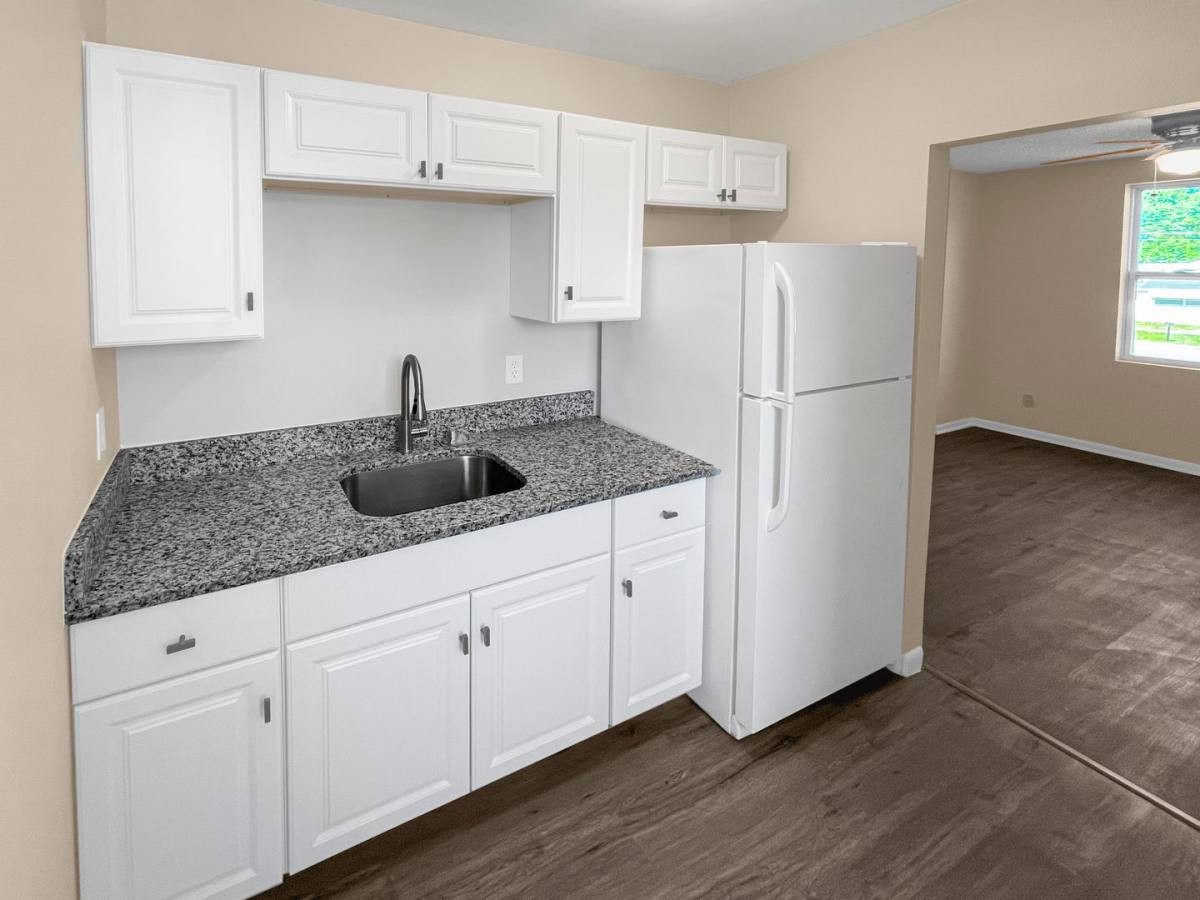 Apartment for rent at 321 W Ianthe St, Tavares, FL 32778