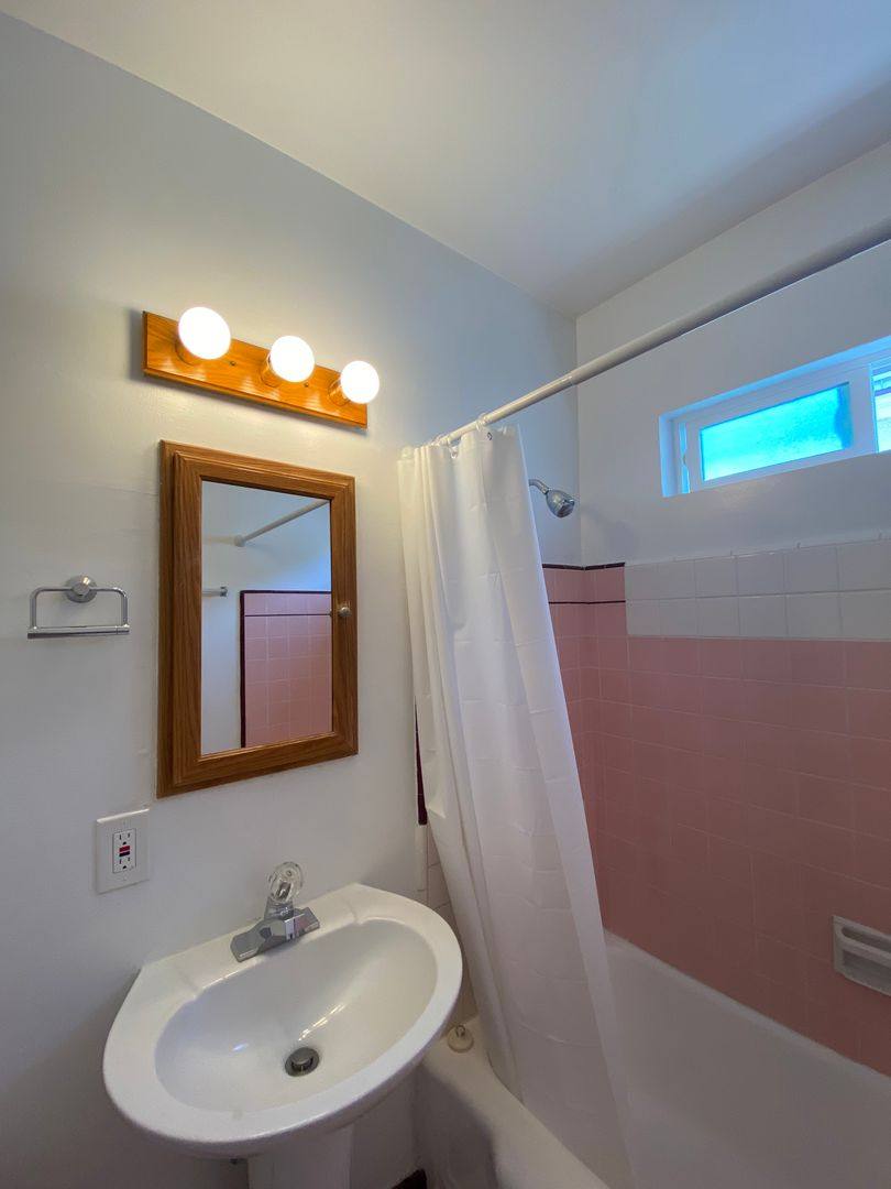 Apartment for rent at 3626 Monon St, Los Angeles, CA 90027