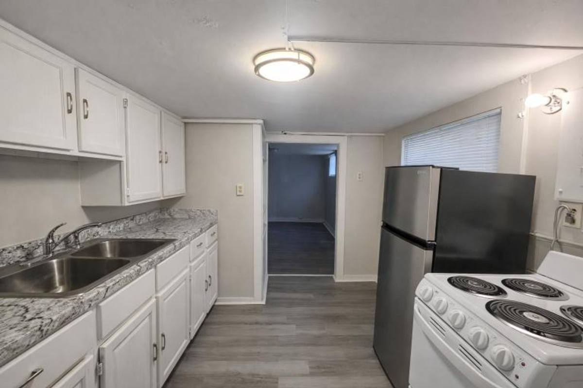 Apartment for rent at 823 Cumberland Dr, Clarksville, TN 37043