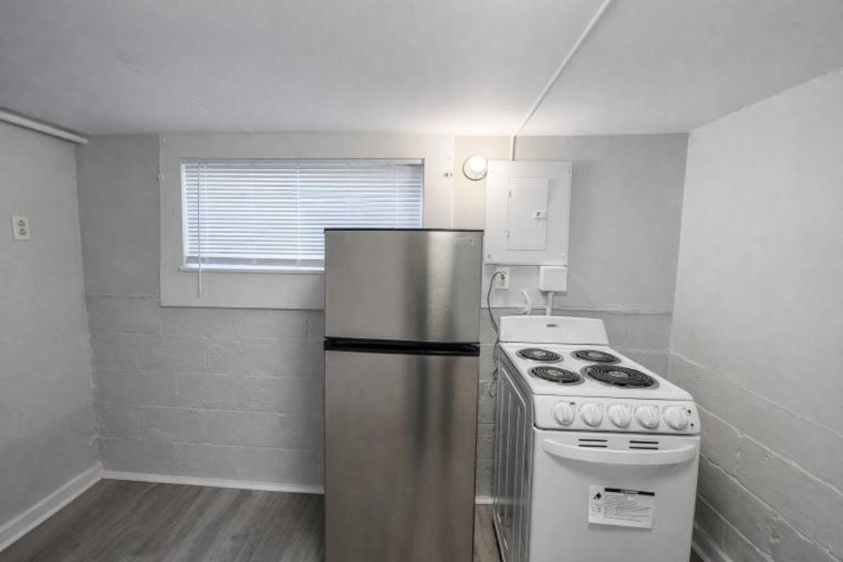 Apartment for rent at 823 Cumberland Dr, Clarksville, TN 37043