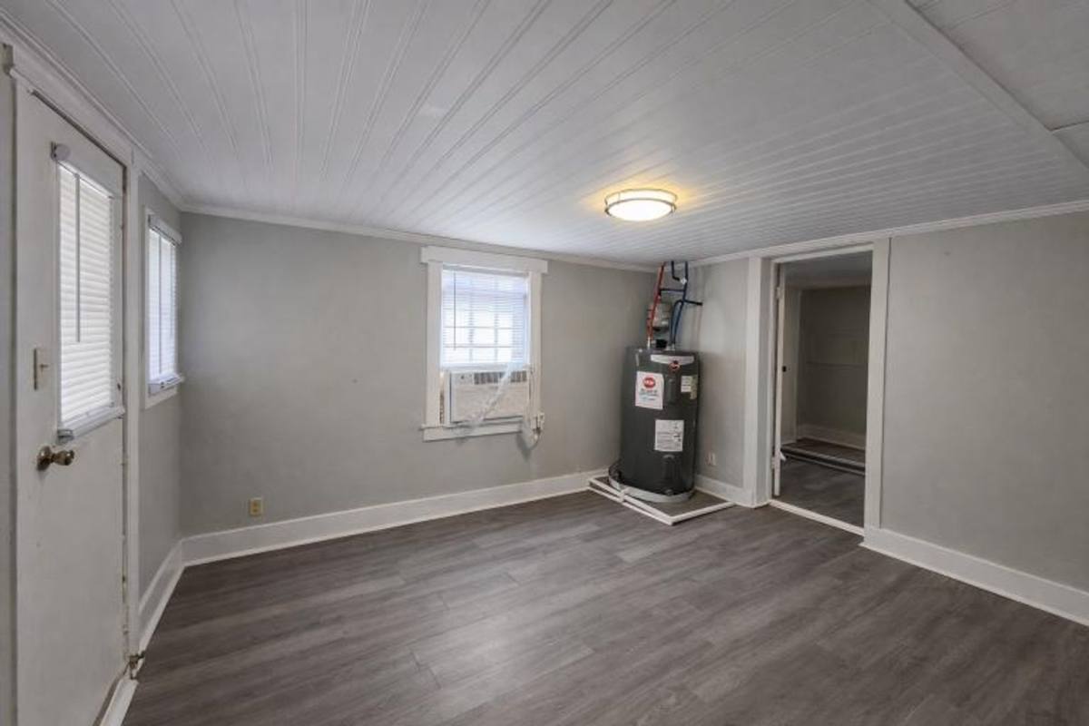 Apartment for rent at 823 Cumberland Dr, Clarksville, TN 37043