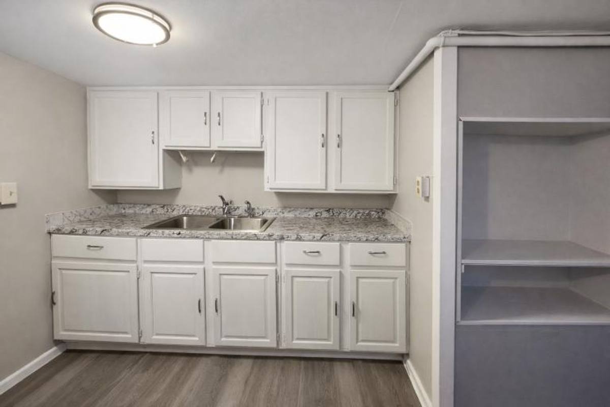 Apartment for rent at 823 Cumberland Dr, Clarksville, TN 37043