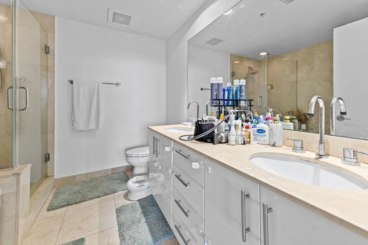Condo for rent at 550 Okeechobee Blvd #1815, West Palm Beach, FL 33401