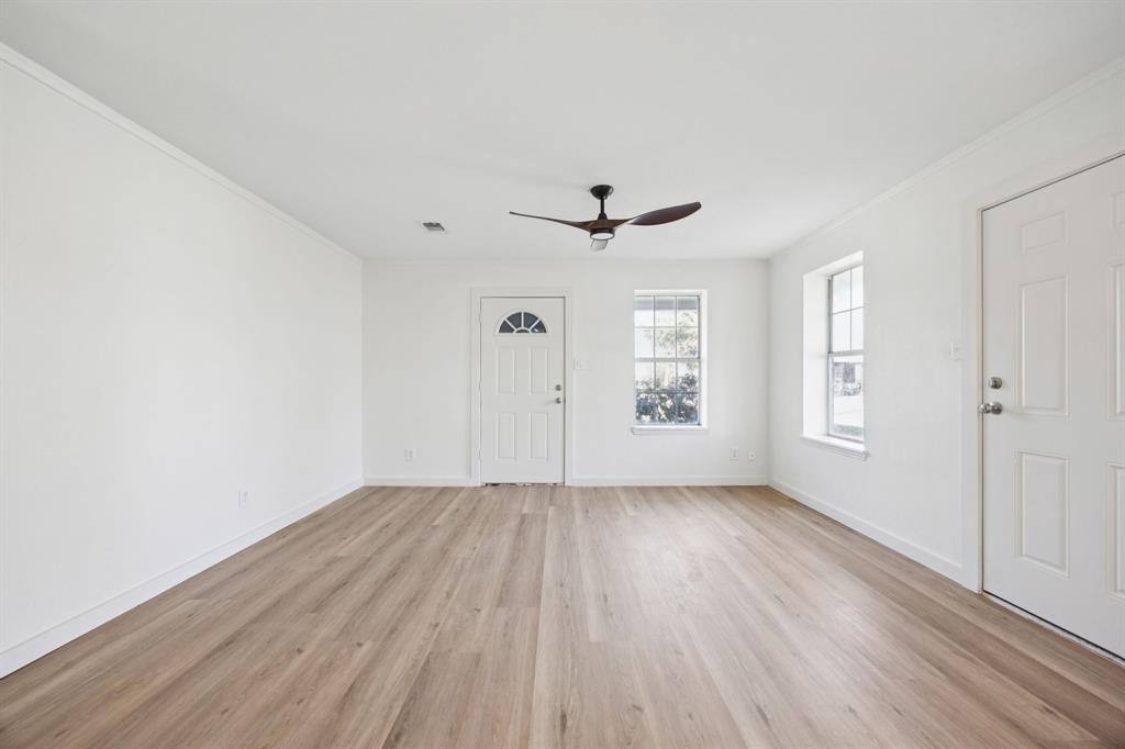 Apartment for rent at 302 W Pelton St #302, Sherman, TX 75092