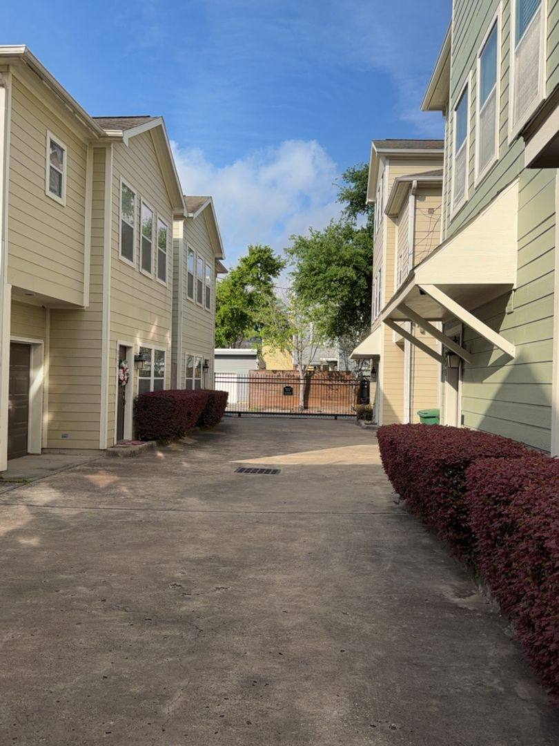 House for rent at 1828 Fletcher St, Houston, TX 77009
