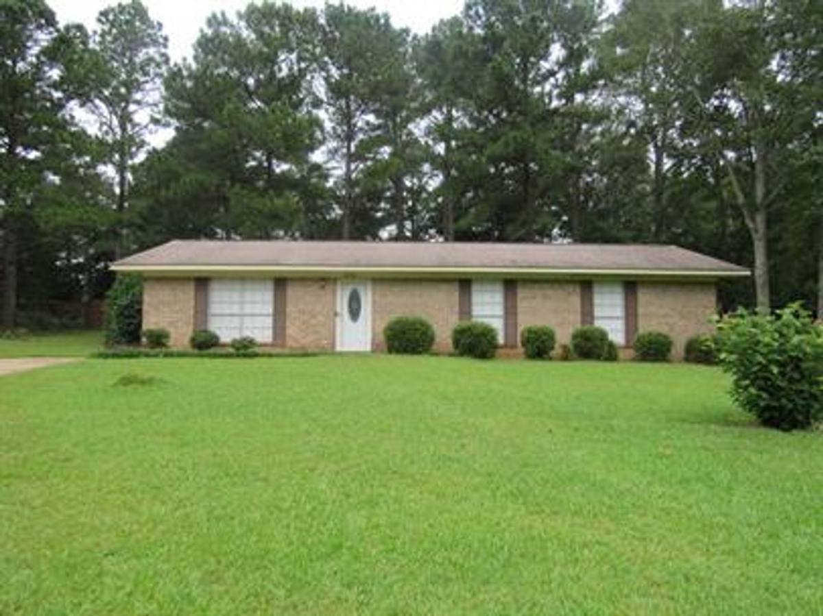 House for rent at 210 Meredith St, Enterprise, AL 36330
