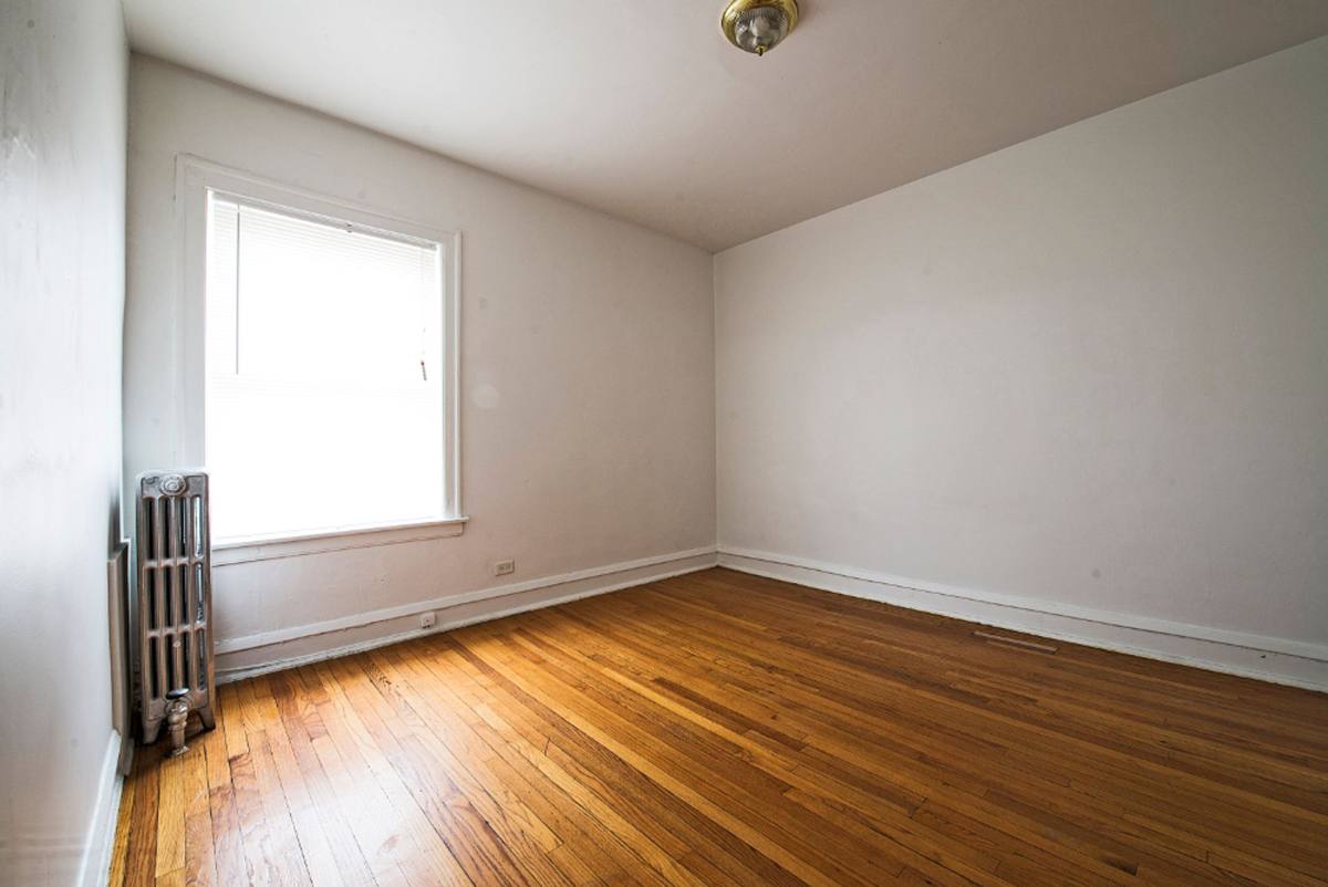 Apartment for rent at 7914-16 S Kingston Ave, Chicago, IL 60617