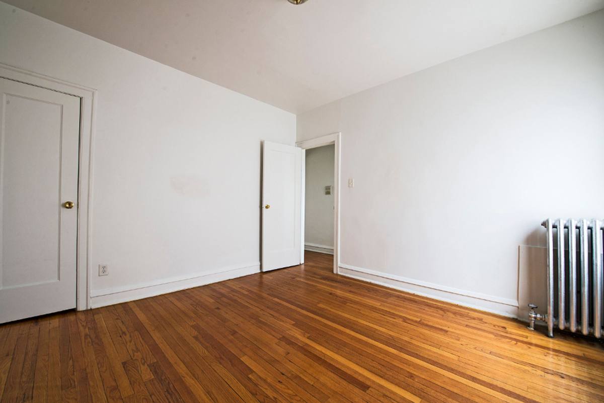 Apartment for rent at 7914-16 S Kingston Ave, Chicago, IL 60617