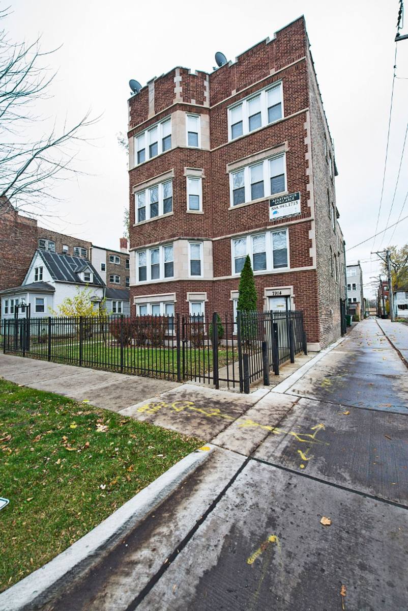 Apartment for rent at 7914-16 S Kingston Ave, Chicago, IL 60617