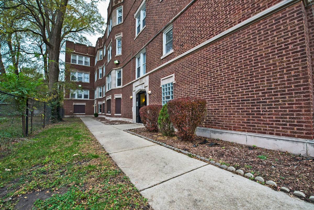 Apartment for rent at 7914-16 S Kingston Ave, Chicago, IL 60617