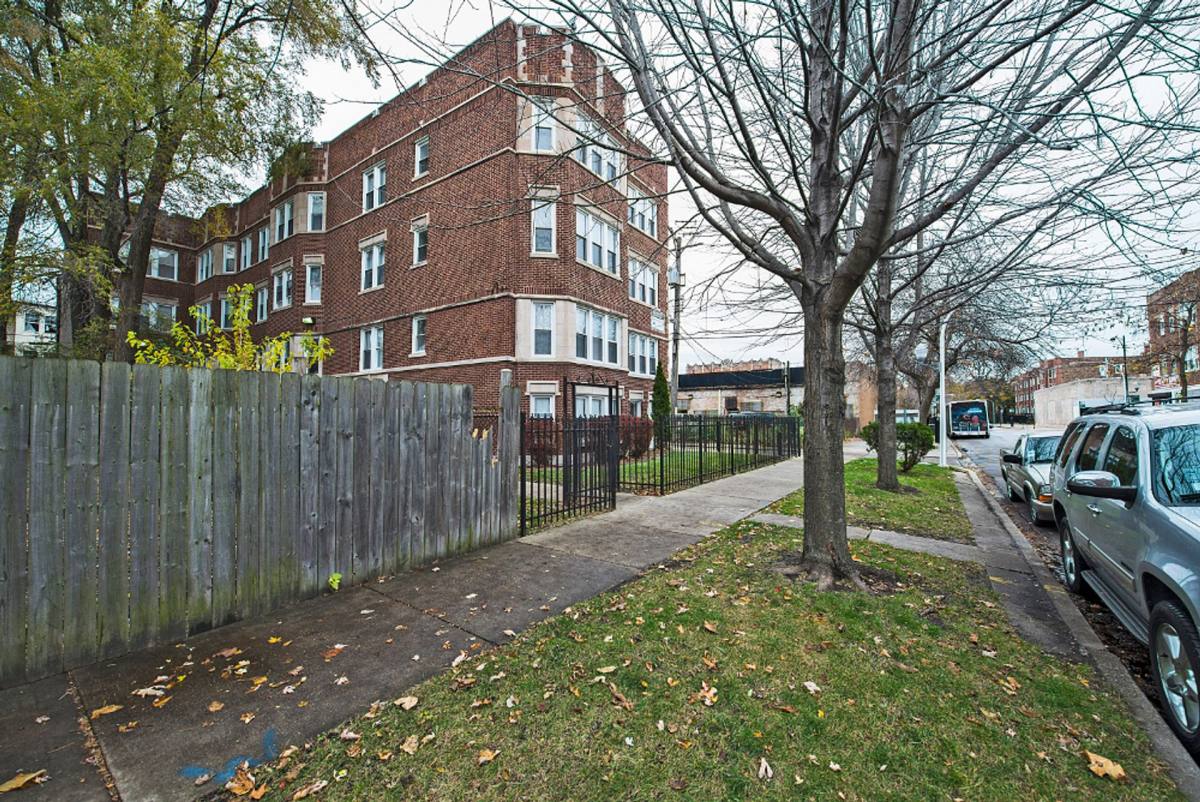 Apartment for rent at 7914-16 S Kingston Ave, Chicago, IL 60617