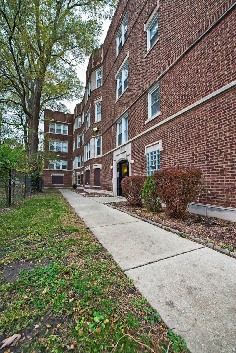 Apartment for rent at 7914-16 S Kingston Ave, Chicago, IL 60617