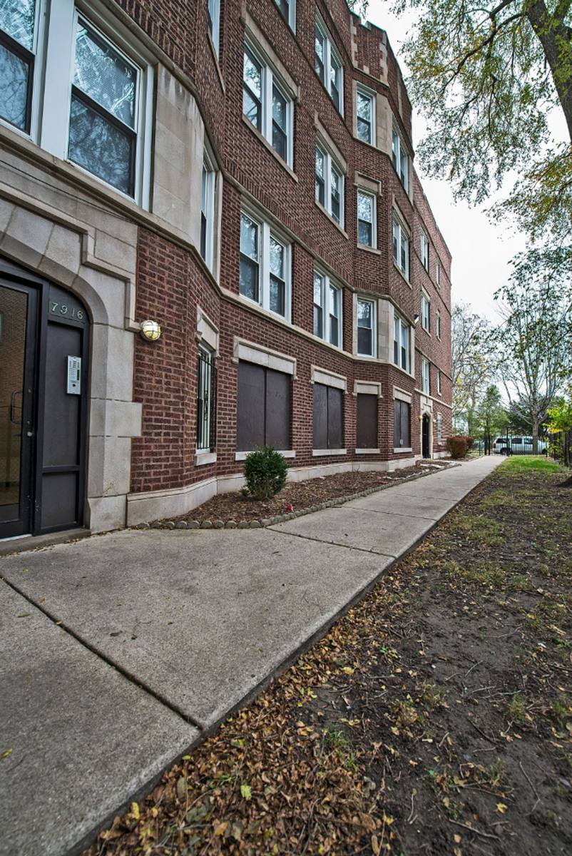 Apartment for rent at 7914-16 S Kingston Ave, Chicago, IL 60617