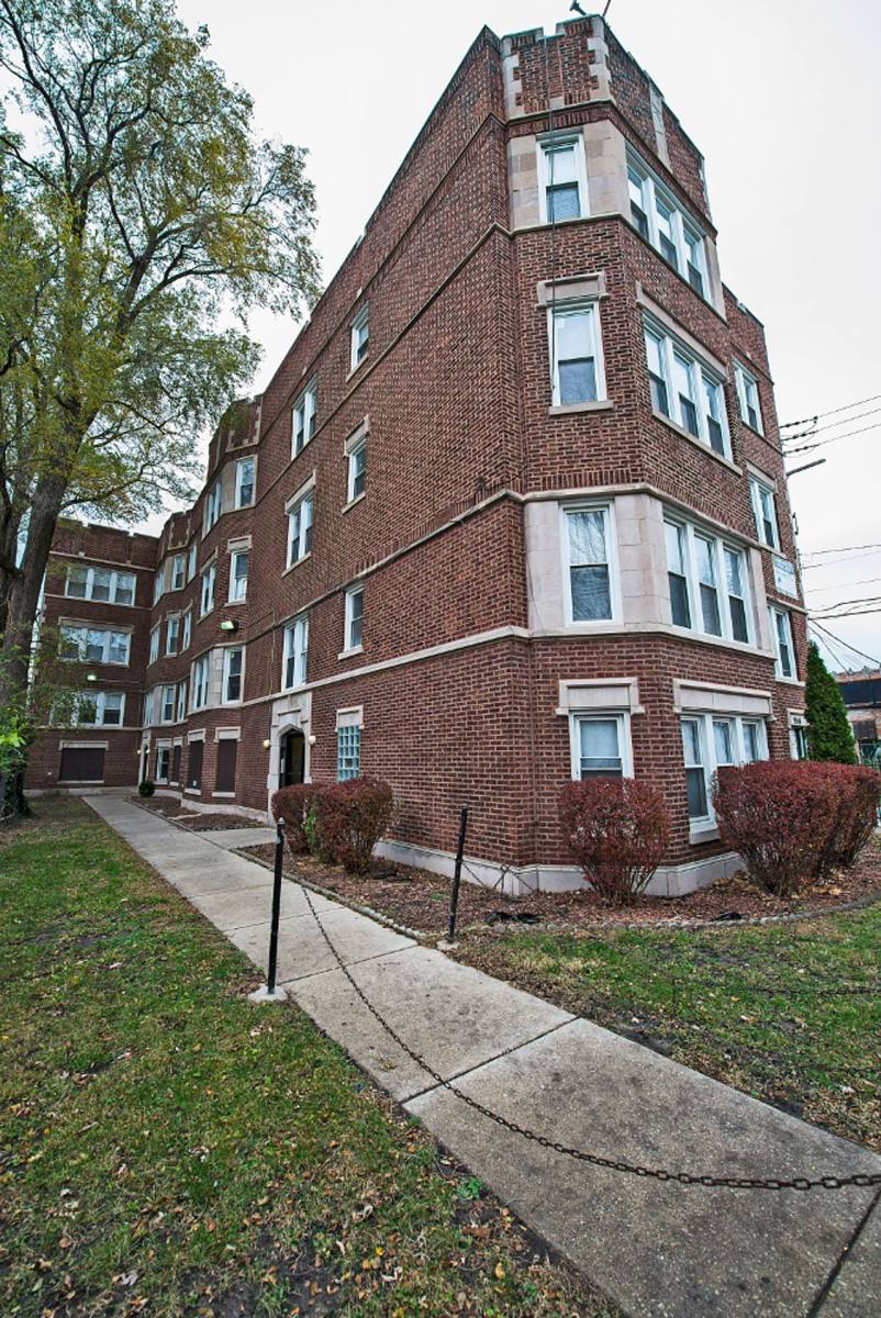 Apartment for rent at 7914-16 S Kingston Ave, Chicago, IL 60617