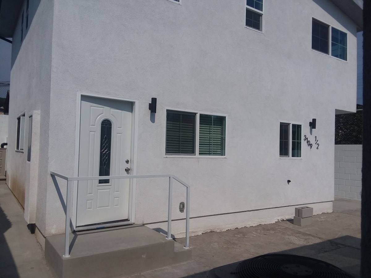 Apartment for rent at 3109 Estara Ave, Los Angeles, CA 90065