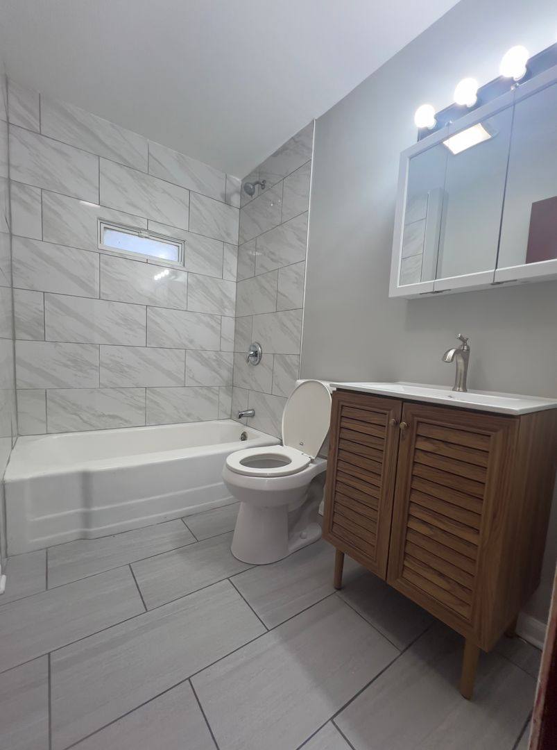 House for rent at 14027 S Mackinaw Ave, Chicago, IL 60633