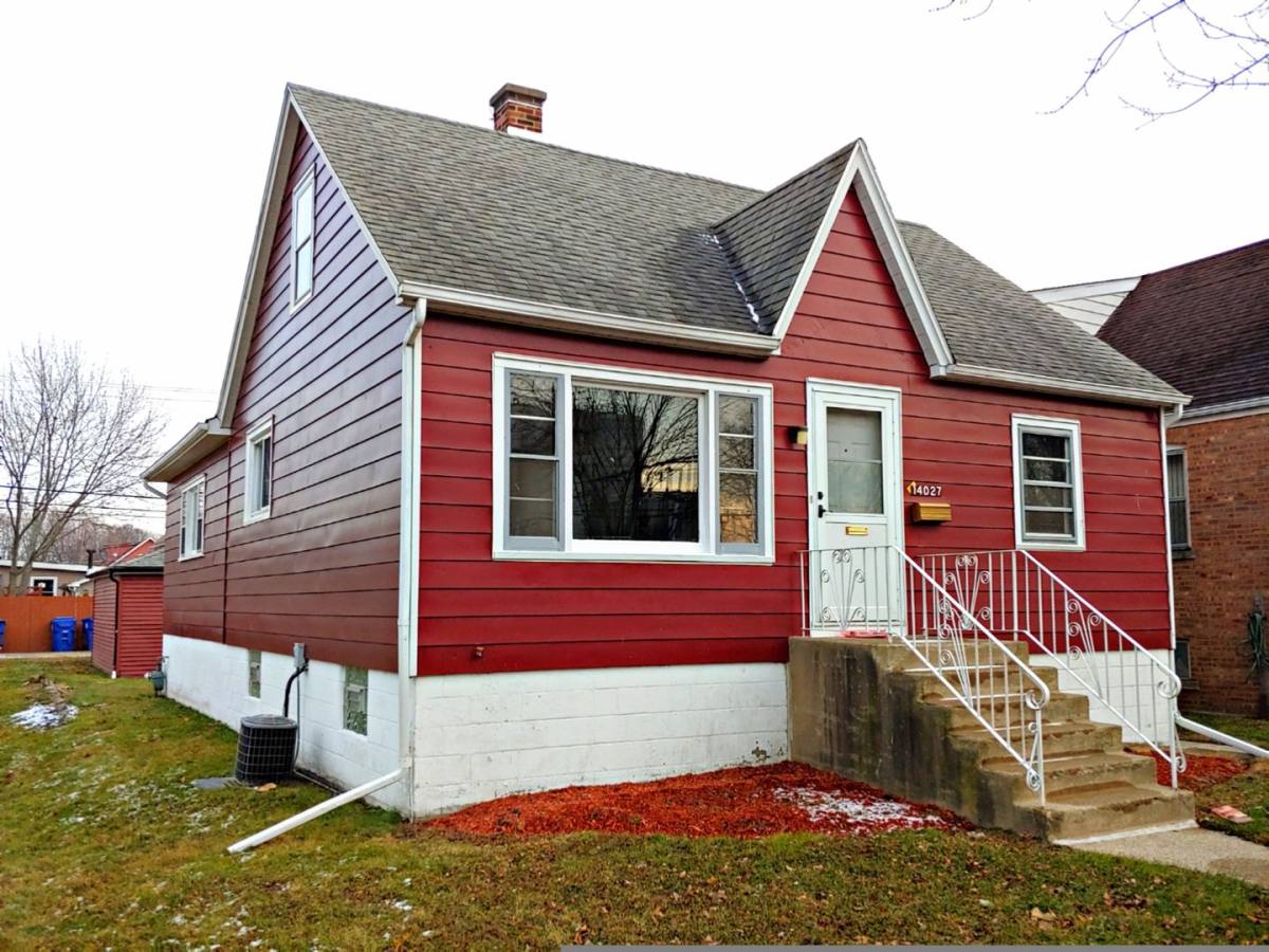 House for rent at 14027 S Mackinaw Ave, Chicago, IL 60633