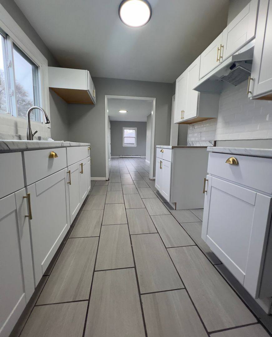 House for rent at 14027 S Mackinaw Ave, Chicago, IL 60633