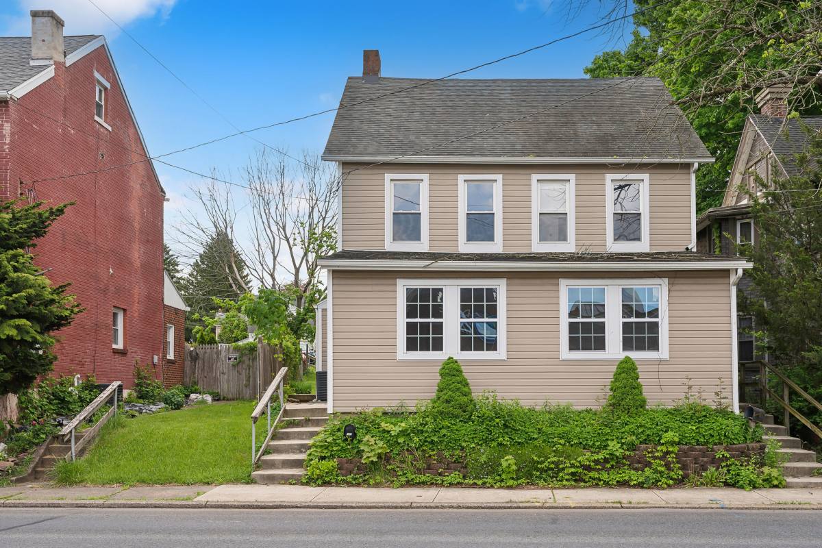 Apartment for rent at 123 Main St, Hellertown, PA 18055