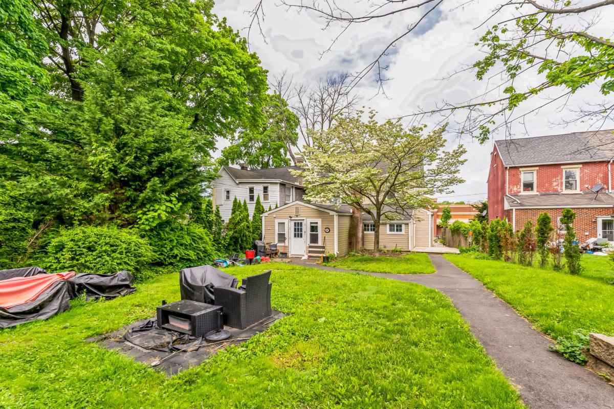 Apartment for rent at 123 Main St, Hellertown, PA 18055