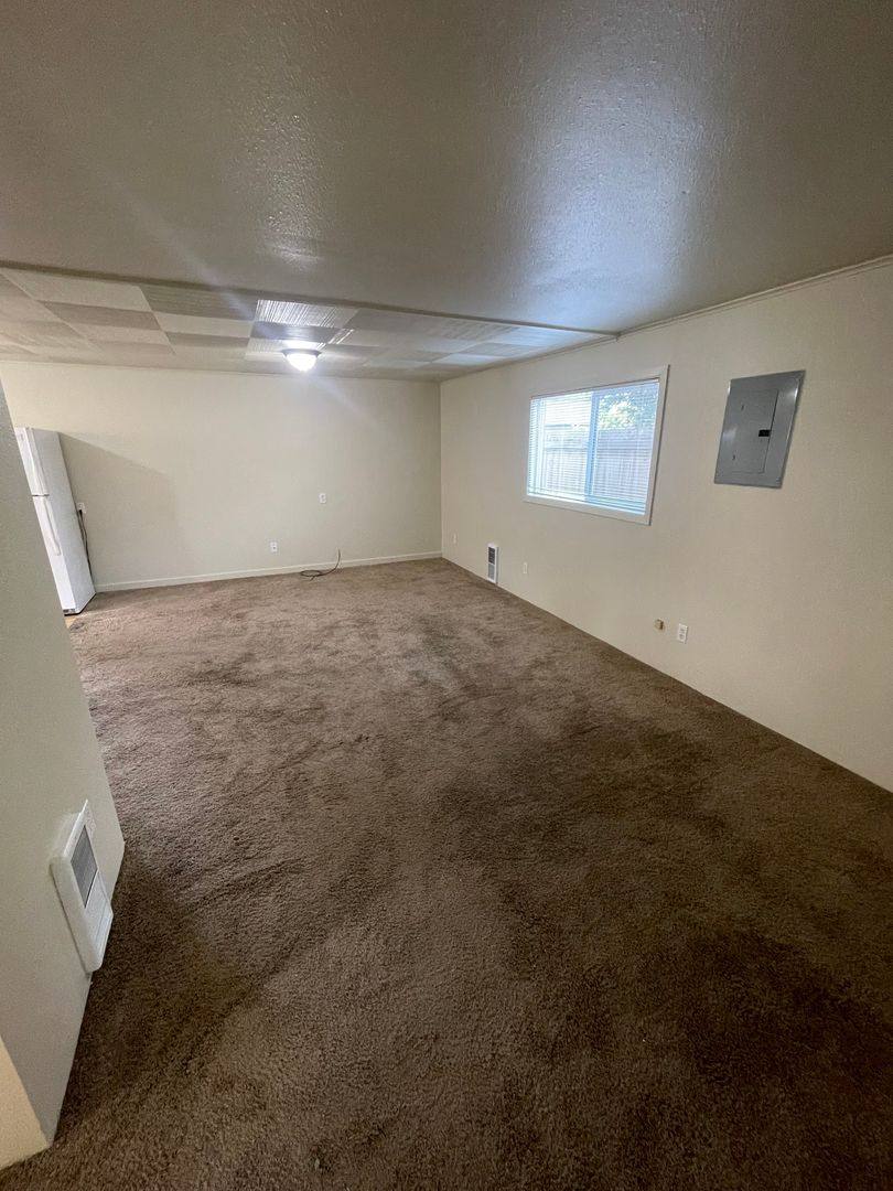 Apartment for rent at 7475 E Grant St, Lebanon, OR 97355