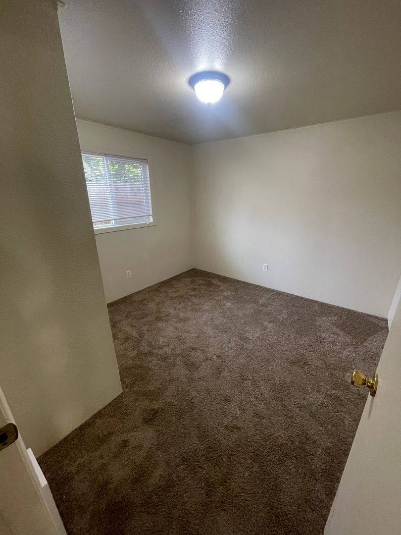 Apartment for rent at 7475 E Grant St, Lebanon, OR 97355