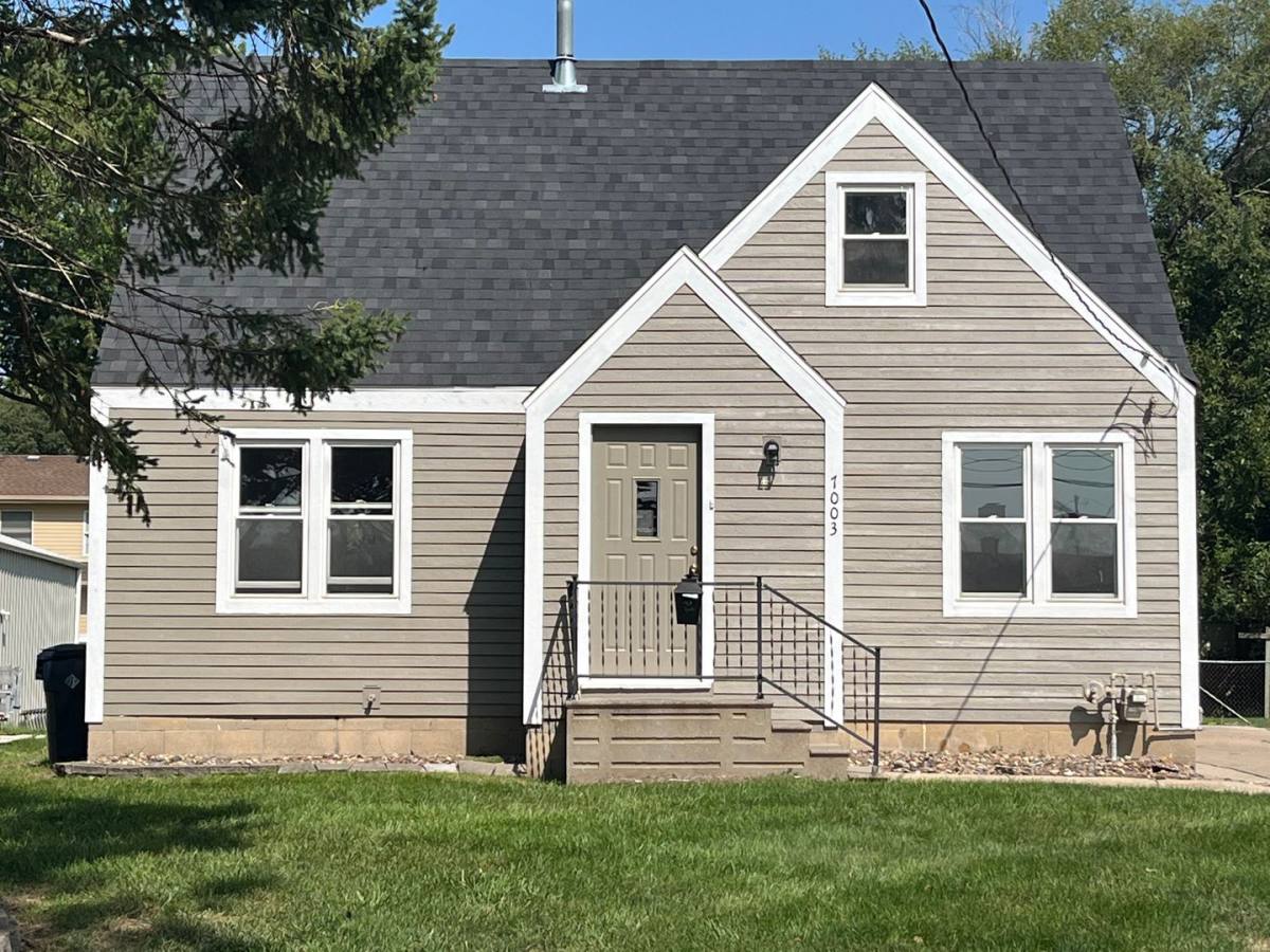 Townhouse for rent at 7003 Madison Ave, Urbandale, IA 50322