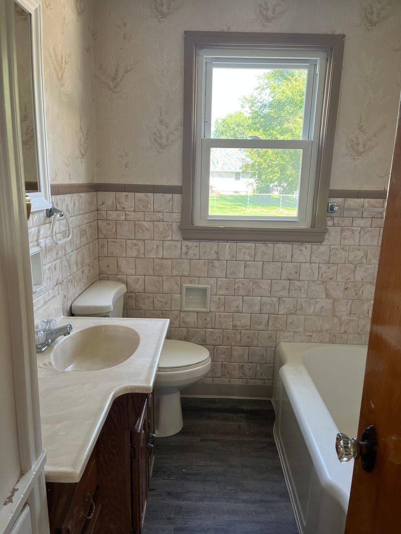 Townhouse for rent at 7003 Madison Ave, Urbandale, IA 50322