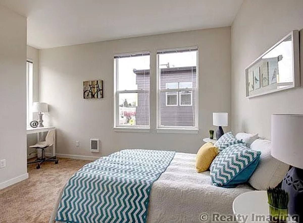 Townhouse for rent at 4920 N Gantenbein Ave, Portland, OR 97217