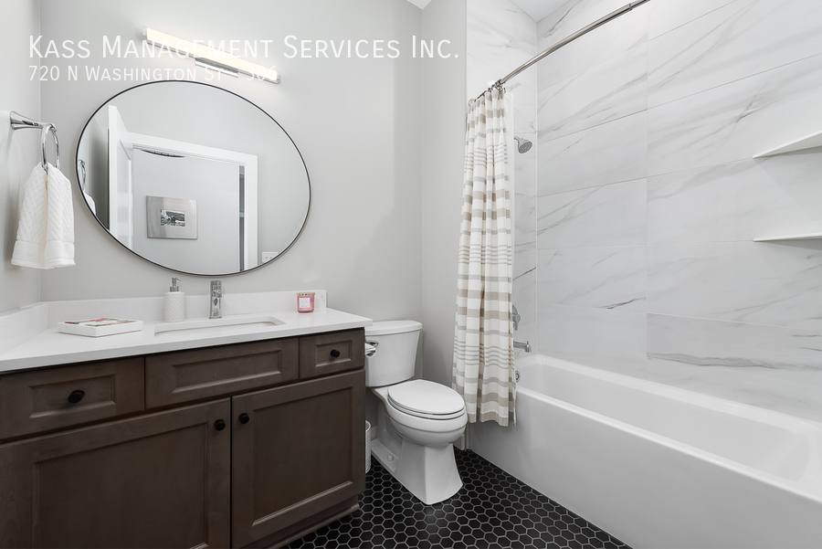 Apartment for rent at 720 N Washington St #306, Naperville, IL 60563