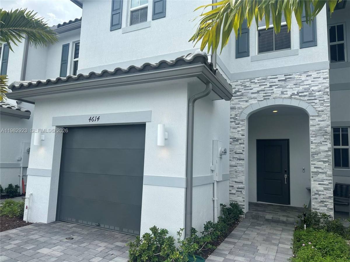 Townhouse for rent at 11883 NW 47 Manor, Pompano Beach, FL 33076