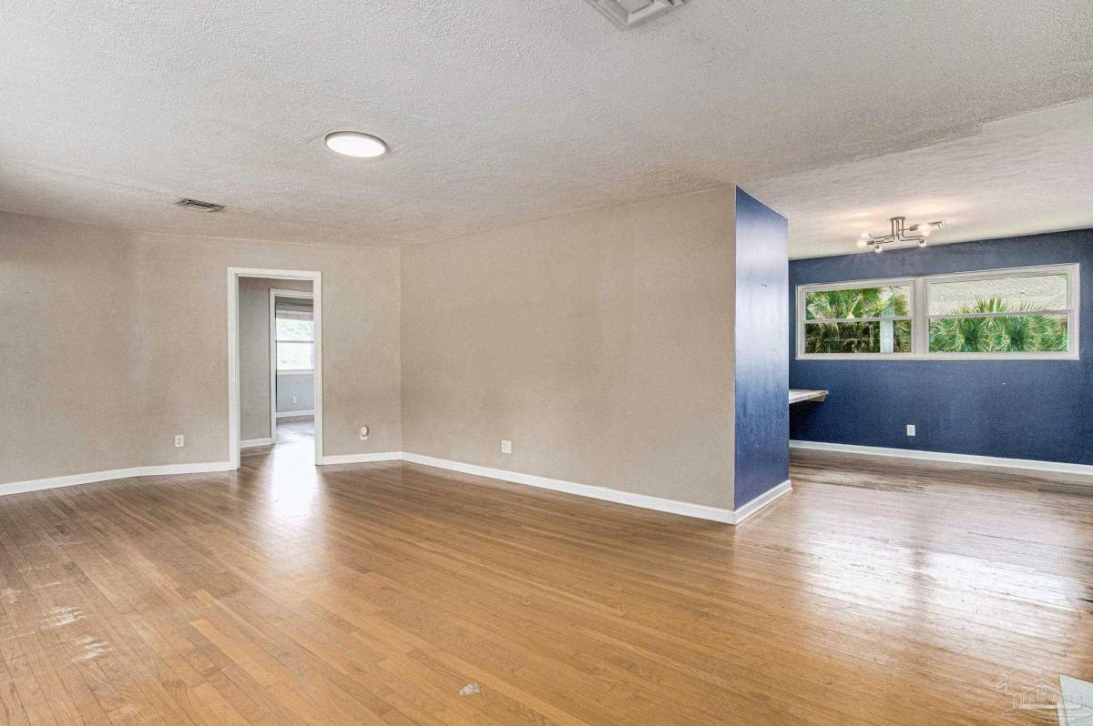 Apartment for rent at 2033 E Bobe St, Pensacola, FL 32503