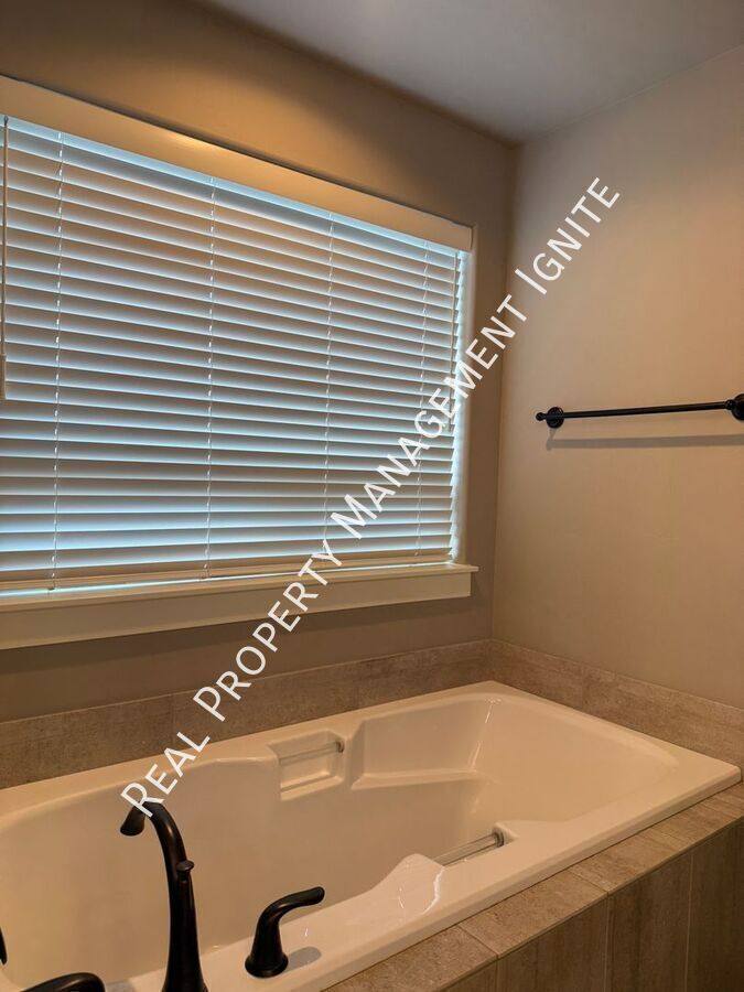 House for rent at 3751 SW Coyote Lane, Redmond, OR 97756