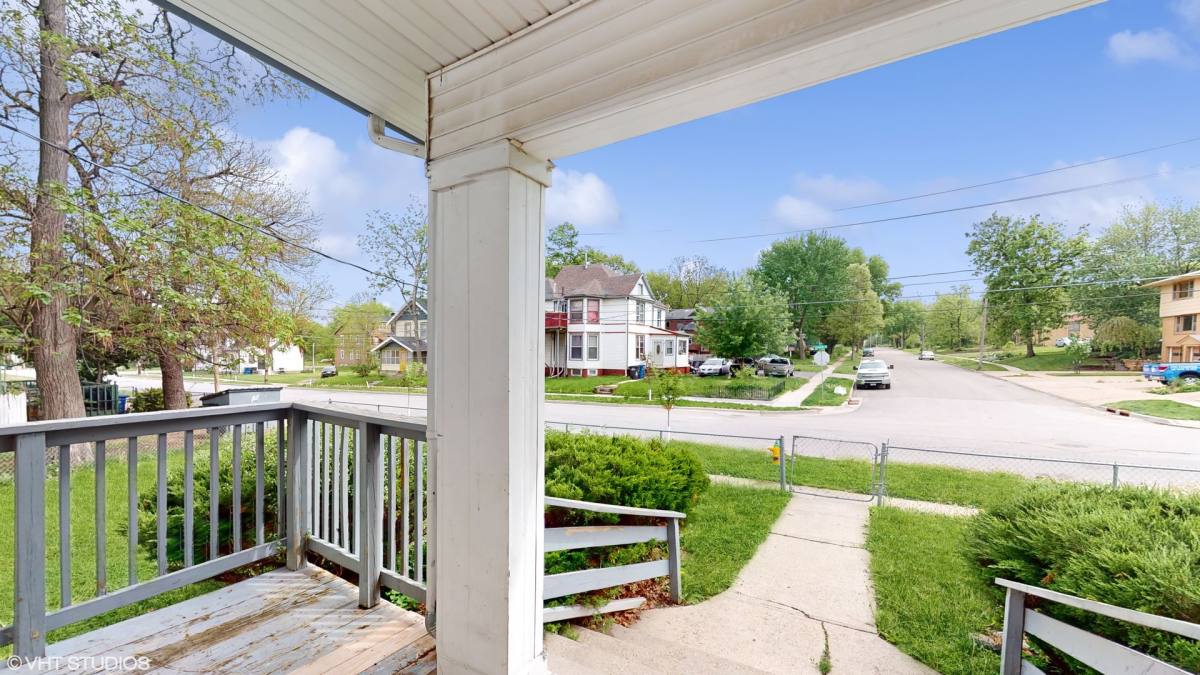 Apartment for rent at 319 Franklin Ave, Des Moines, IA 50314