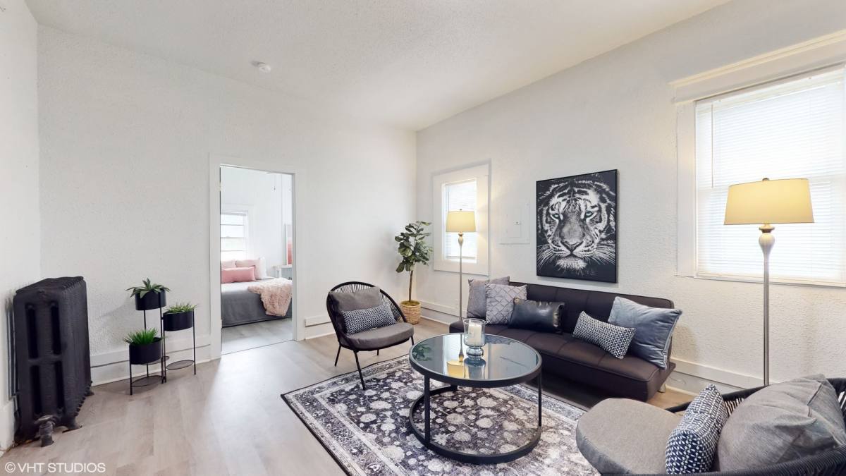 Apartment for rent at 319 Franklin Ave, Des Moines, IA 50314