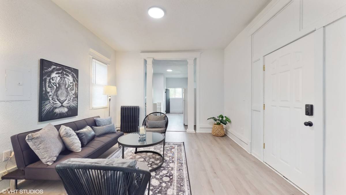 Apartment for rent at 319 Franklin Ave, Des Moines, IA 50314