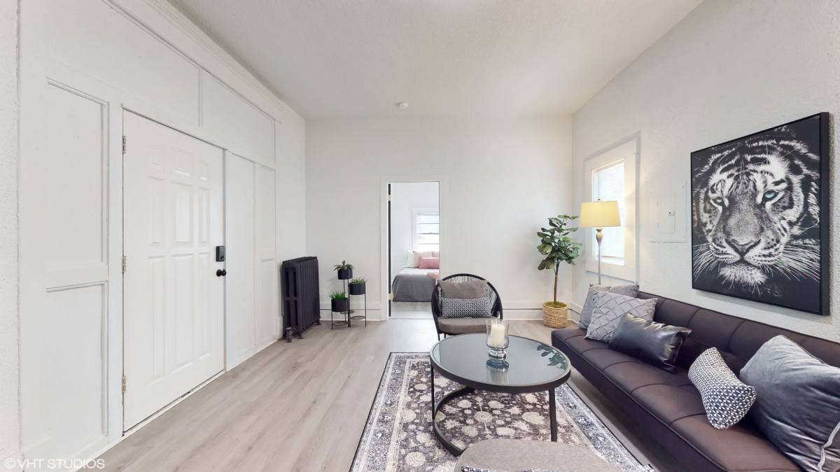 Apartment for rent at 319 Franklin Ave, Des Moines, IA 50314