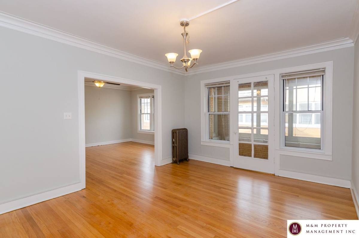Apartment for rent at 440 N Austin Ave, Oak Park, IL 60302