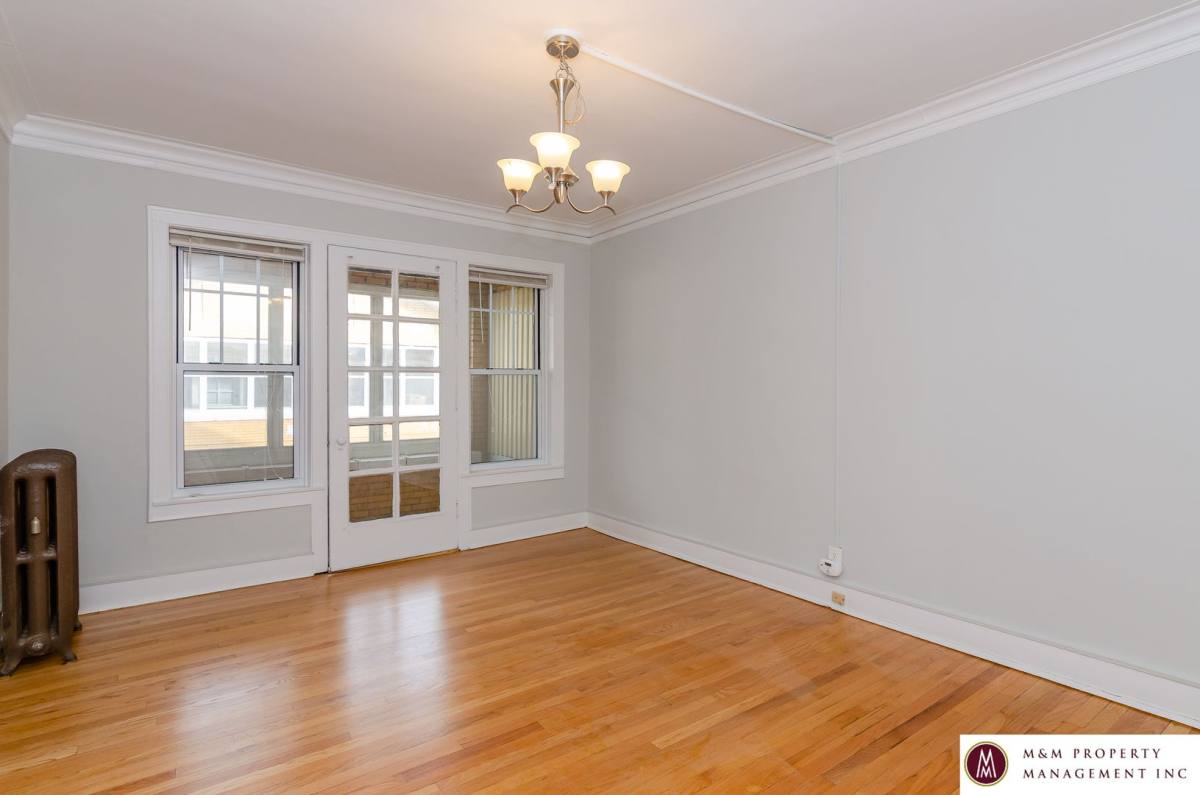 Apartment for rent at 440 N Austin Ave, Oak Park, IL 60302