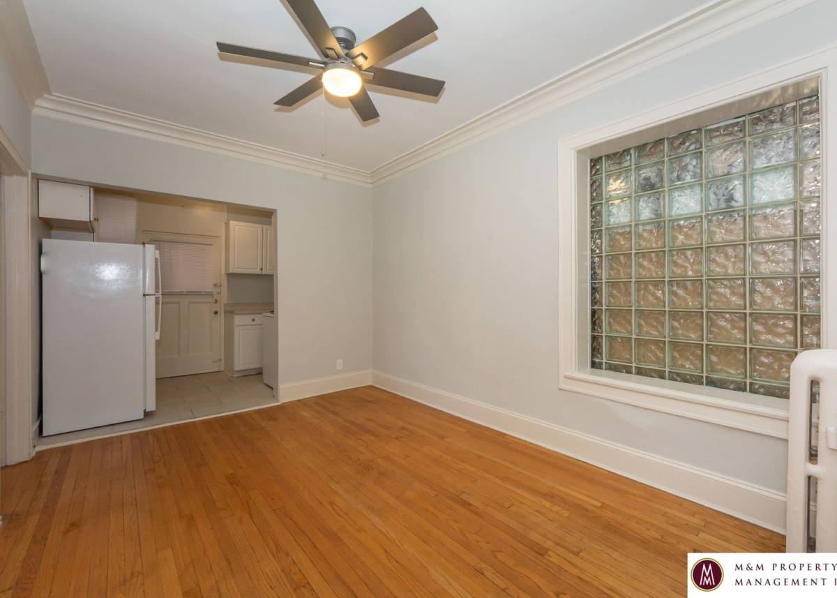 Apartment for rent at 440 N Austin Ave, Oak Park, IL 60302