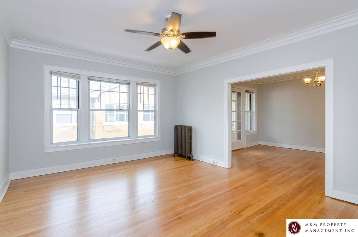 Apartment for rent at 440 N Austin Ave, Oak Park, IL 60302
