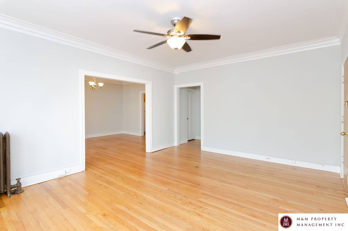 Apartment for rent at 440 N Austin Ave, Oak Park, IL 60302