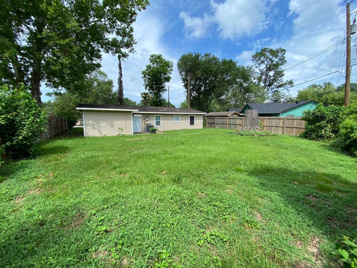 House for rent at 403 N Bluebonnet Dr, Orange, TX 77630